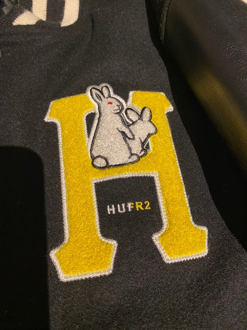 FR2 HUF パイルロゴ スタジャン L 袖レザー　ワールドワイド