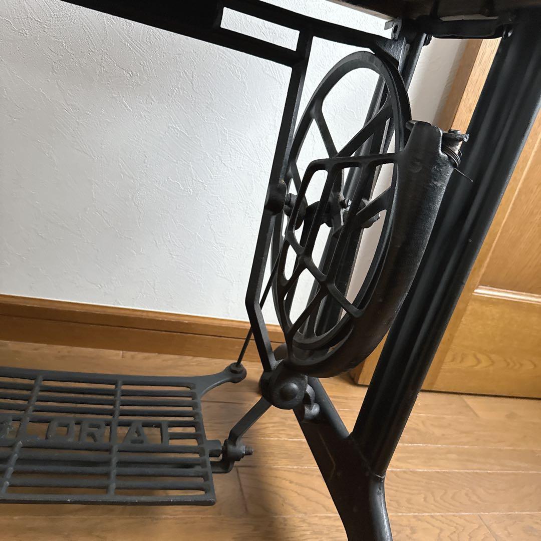 ミシン型テーブル　アンティーク風　小型　キャスター付き　アイアン　木製テーブル