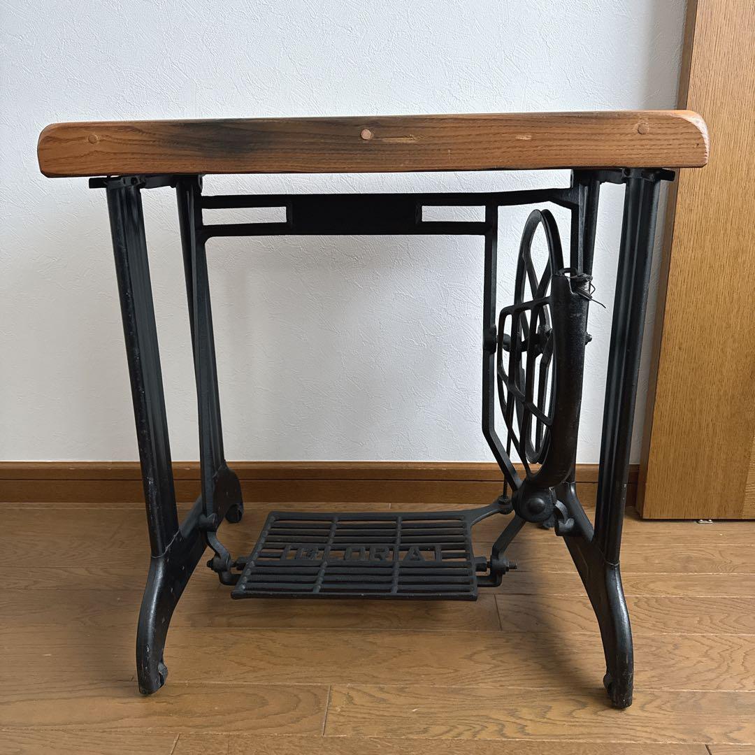 ミシン型テーブル　アンティーク風　小型　キャスター付き　アイアン　木製テーブル