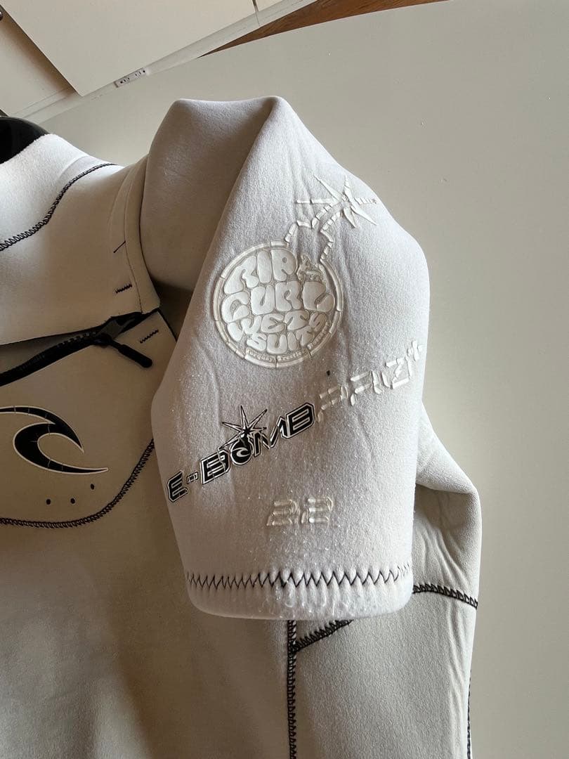 リップカールE6 ウェットスーツ　シーガル2×2