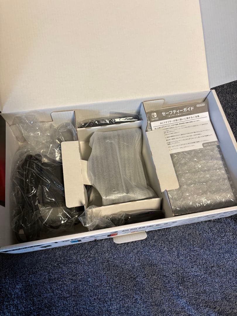 ニンテンドー　スイッチ本体　中古美品