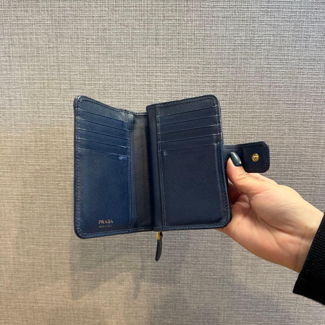 R*I様 プラダ サフィアーノレザー ロゴ 二つ折り財布 紺色