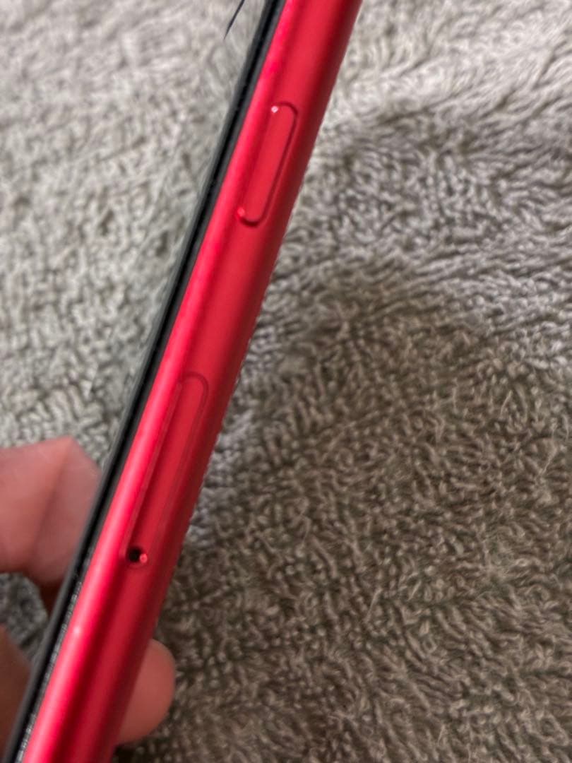 Apple iPhone SE (第2世代) 赤 ケース付き