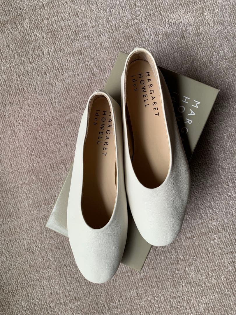 マーガレットハウエルアイデア　フラットシューズ　オフホワイト　24.5cm