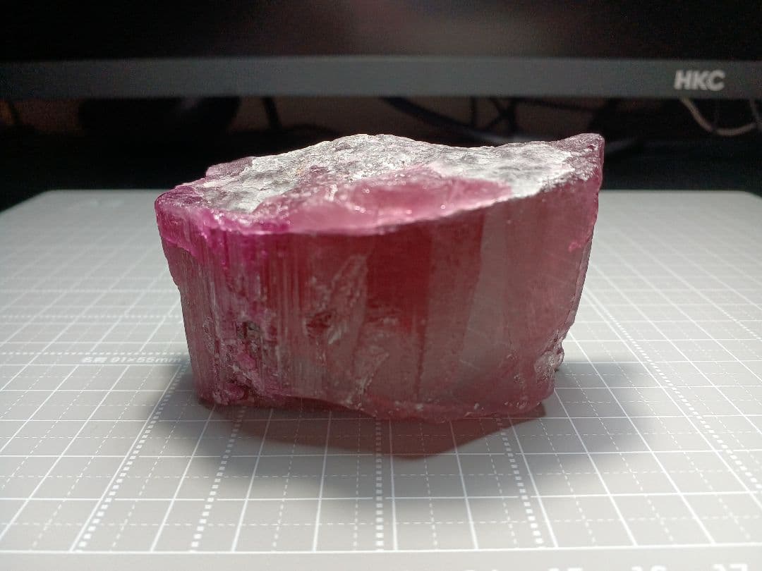 ピンクトルマリン　大型結晶　215g　原石　鉱物標本