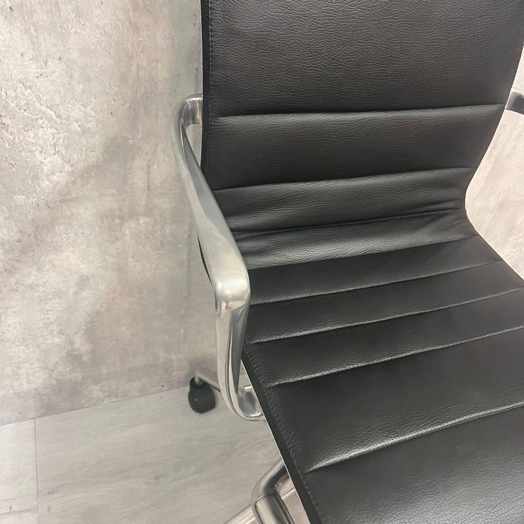 カッシーナイクスシー アリアス ローリングフレーム本革オフィスチェア