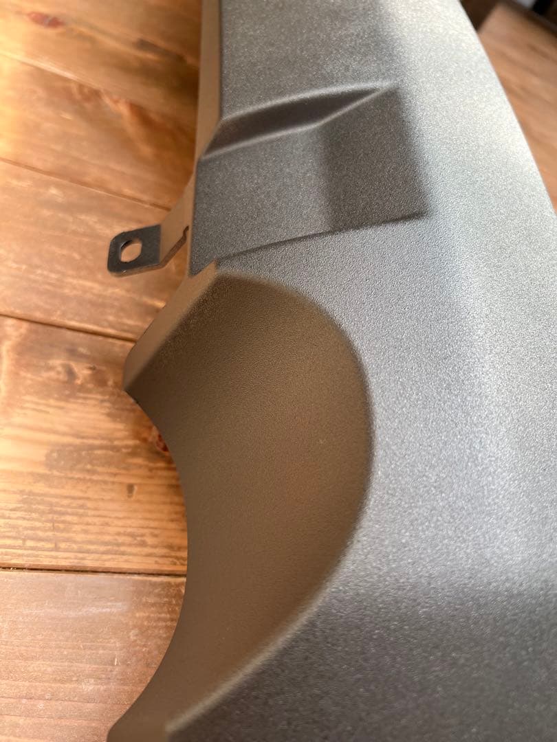 送料込み。旧型デリカD5 リアバンパー　チッピング塗装品