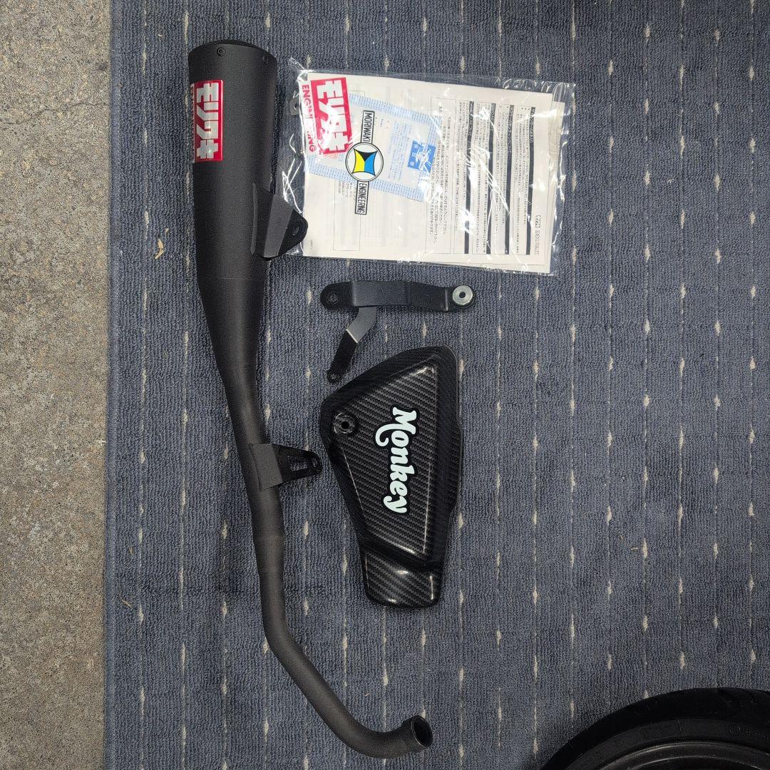 モリワキエンジニアリング モンキー125用マフラー右カーボンサイドカバー付き