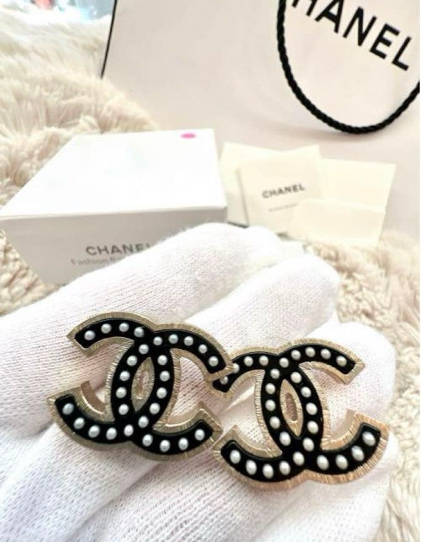 安心の正規品❣️極美品！日本に数点のみ入荷❣️存在感大❣️CHANELピアス【両耳】