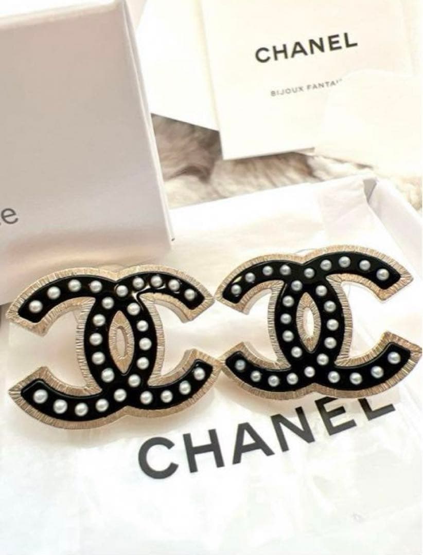 安心の正規品❣️極美品！日本に数点のみ入荷❣️存在感大❣️CHANELピアス【両耳】