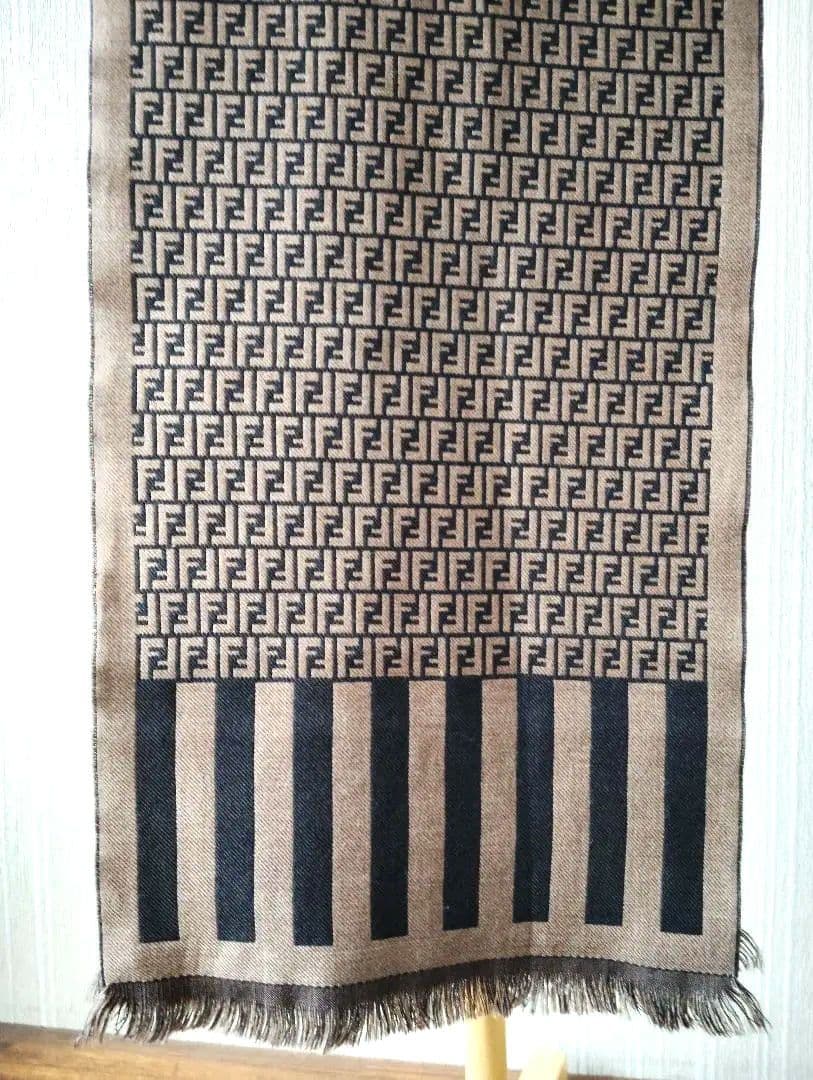 美品　FENDI　フェンディ　マフラー　ストール　ズッカ柄　リバーシブル　ウール