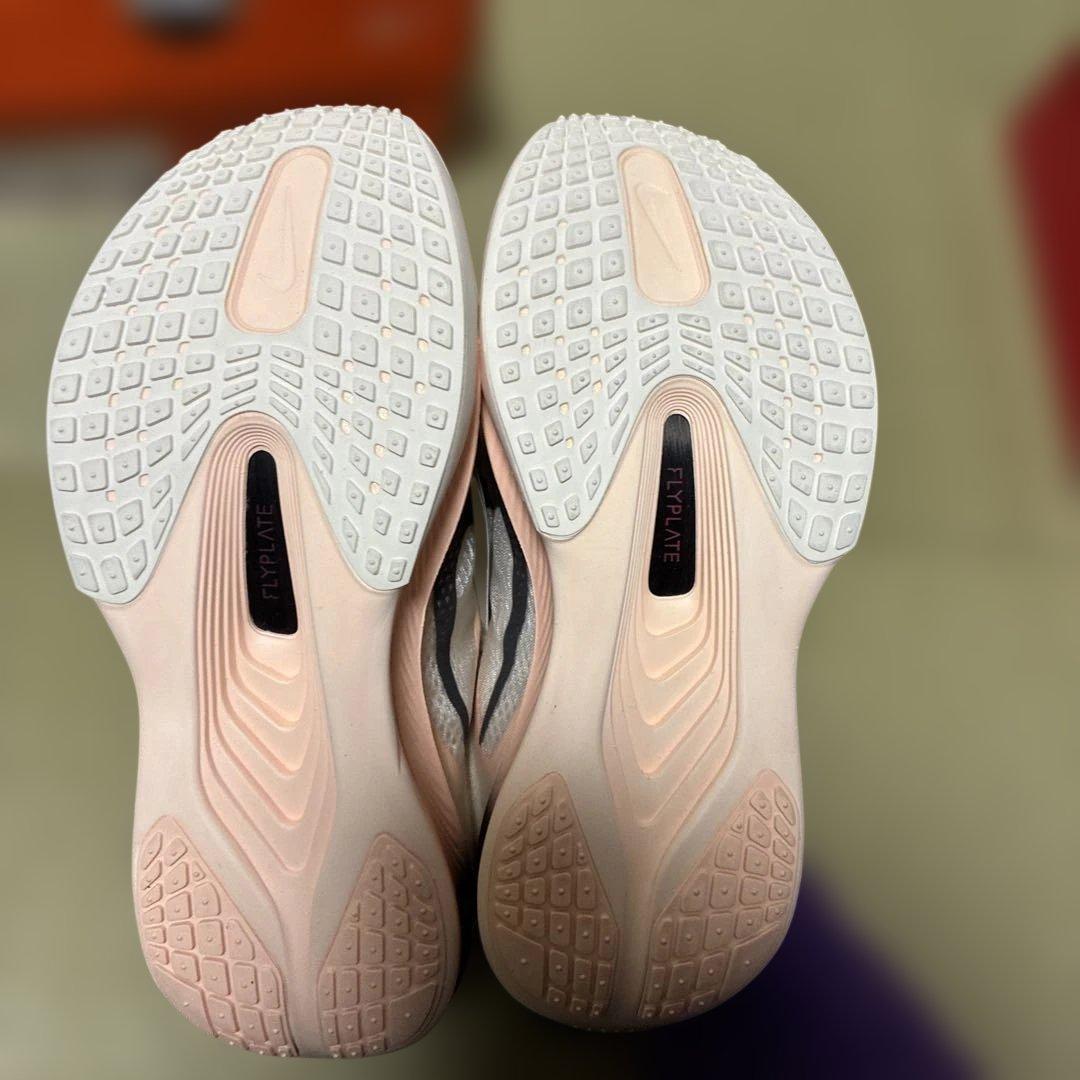 NIKE ZOOM FLY6 ウィメンズ25センチ