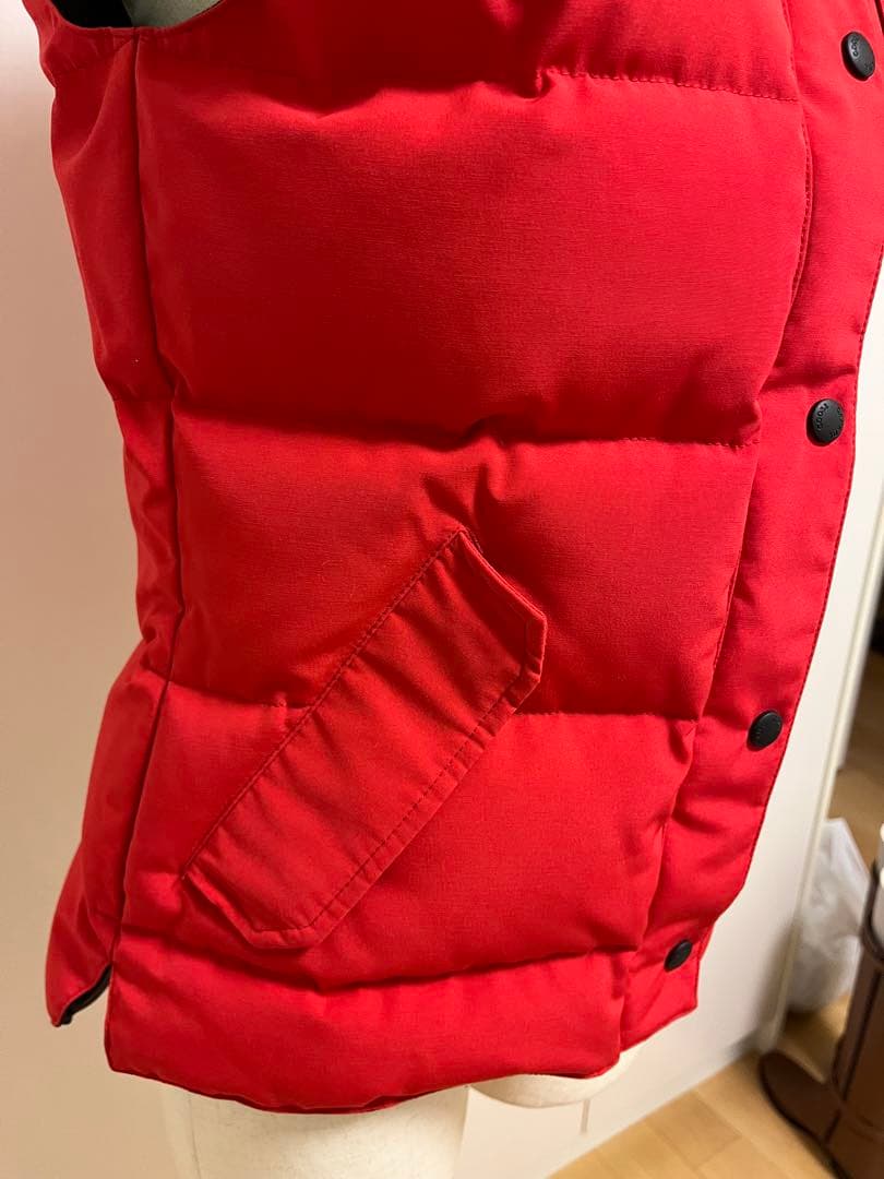   レッド ダウンベスト