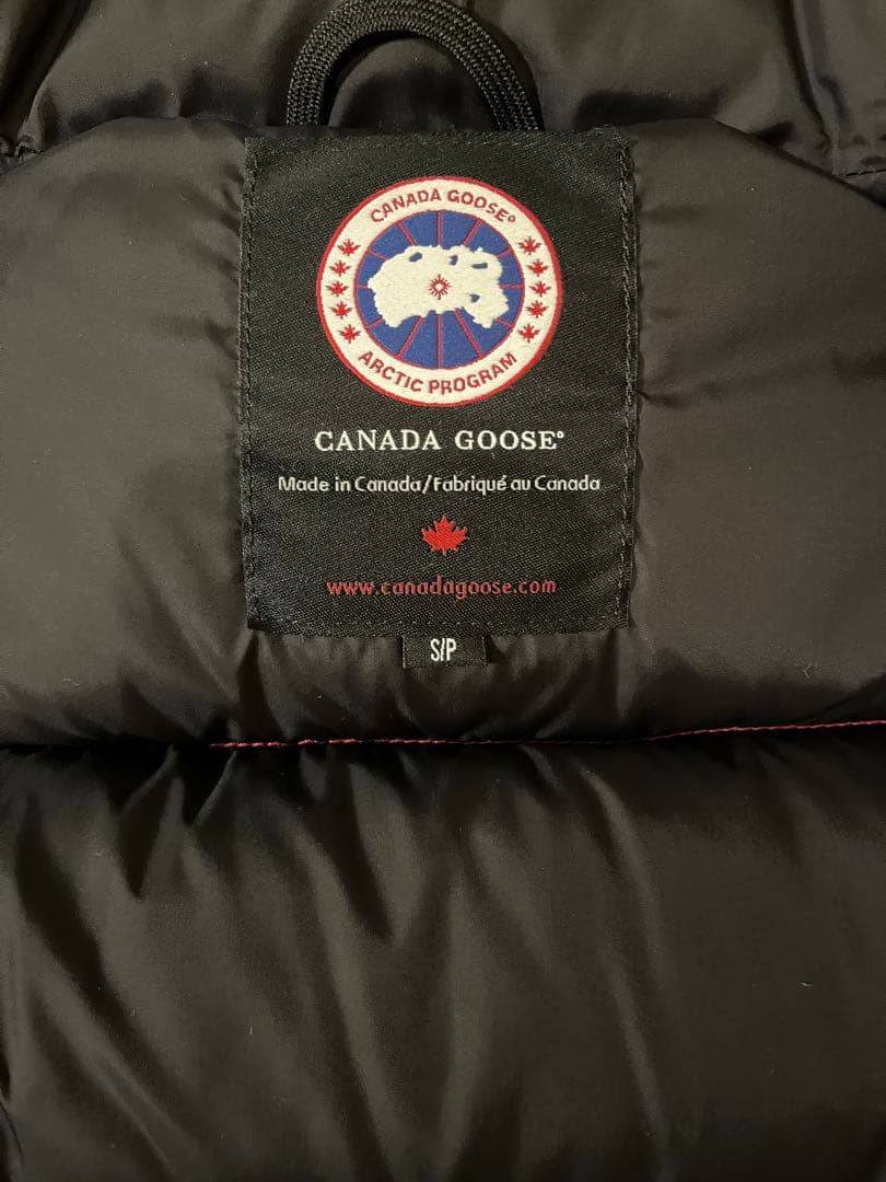   レッド ダウンベスト