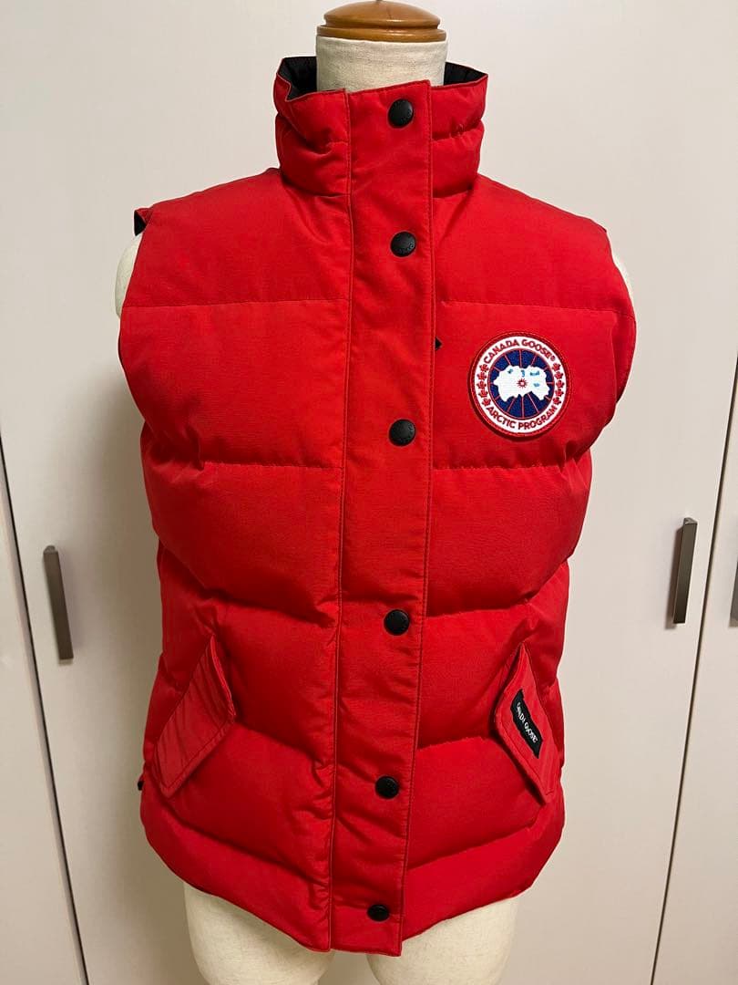   レッド ダウンベスト