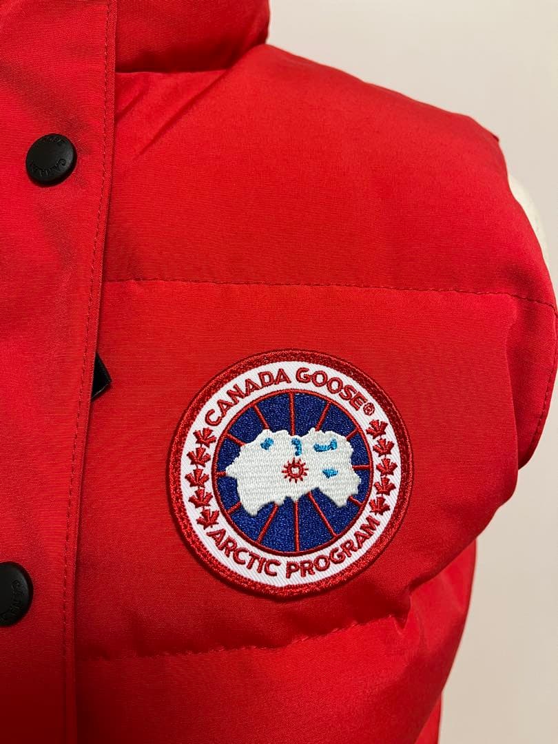   レッド ダウンベスト