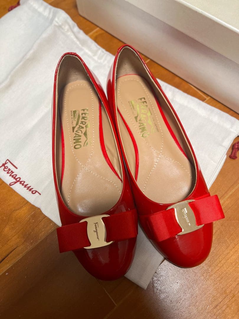 Ferragamo ヴァラ　フラットシューズ37 美品