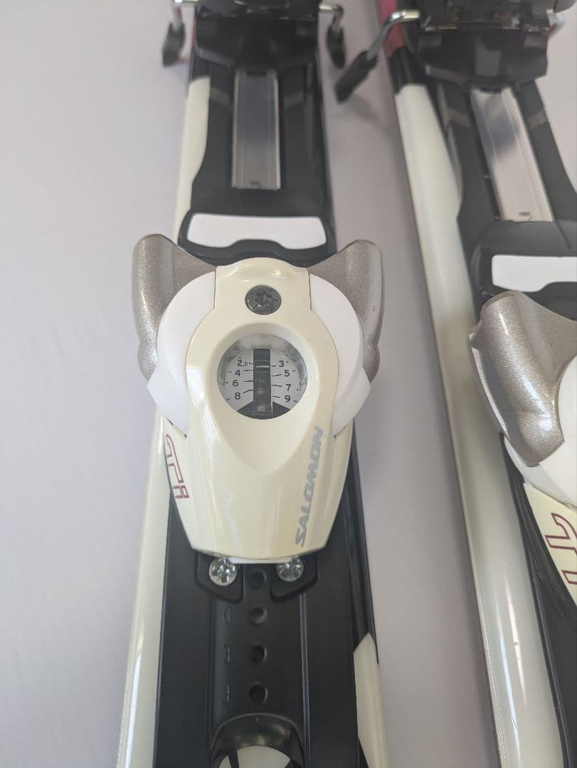 おひさまぱん 即購入OKです♪　サロモン 141cm カービングスキー