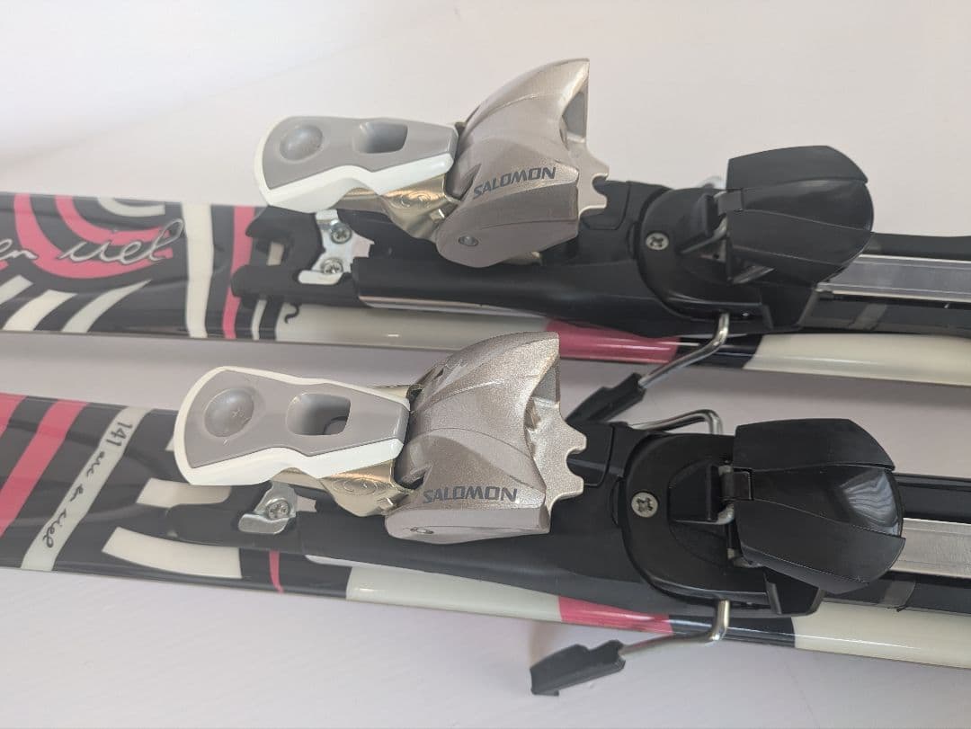 おひさまぱん 即購入OKです♪　サロモン 141cm カービングスキー