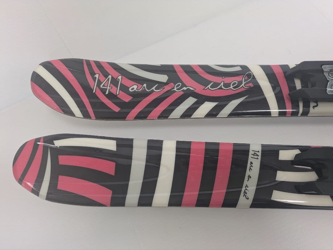 おひさまぱん 即購入OKです♪　サロモン 141cm カービングスキー