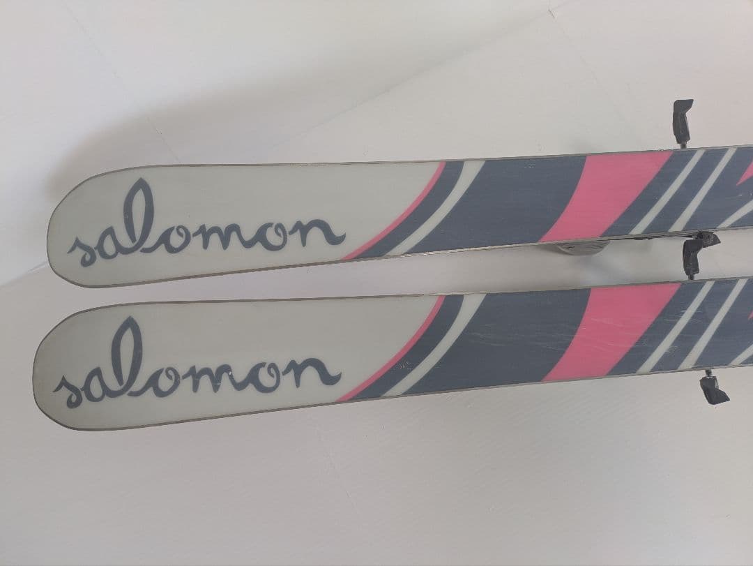 おひさまぱん 即購入OKです♪　サロモン 141cm カービングスキー