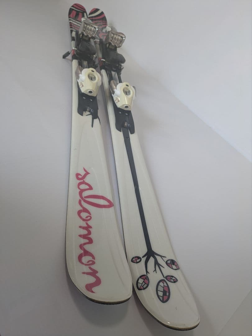 おひさまぱん 即購入OKです♪　サロモン 141cm カービングスキー