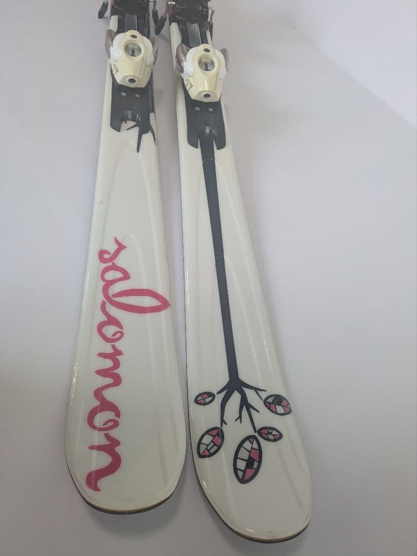 おひさまぱん 即購入OKです♪　サロモン 141cm カービングスキー