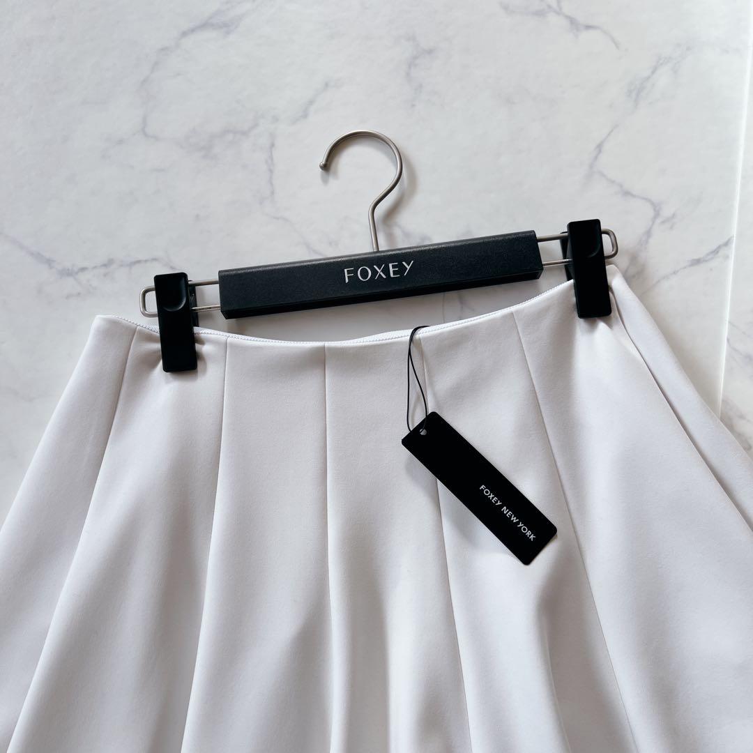 【新品タグ付】フォクシーニューヨーク　セレステスカート　白　2024年製　38