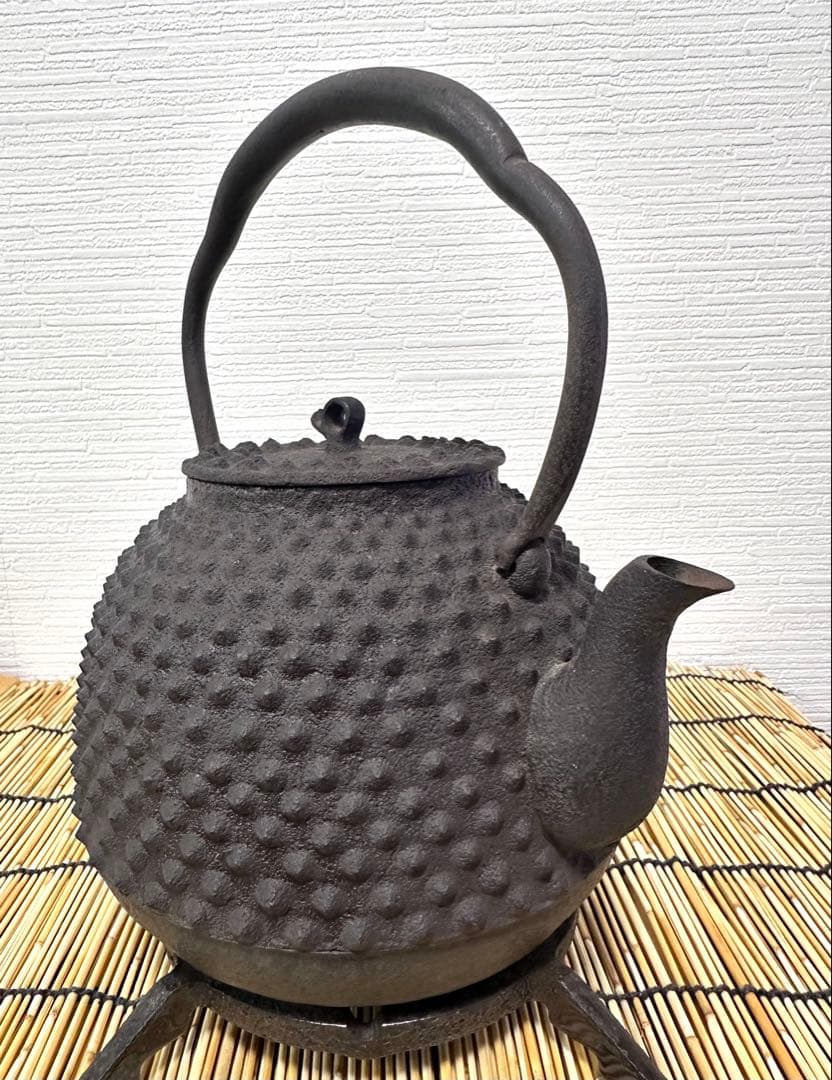 未使用品　山形県　あらい工房　荒井　幹雄作　１８型大アラレ　南部鉄瓶