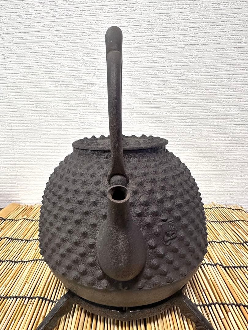 未使用品　山形県　あらい工房　荒井　幹雄作　１８型大アラレ　南部鉄瓶