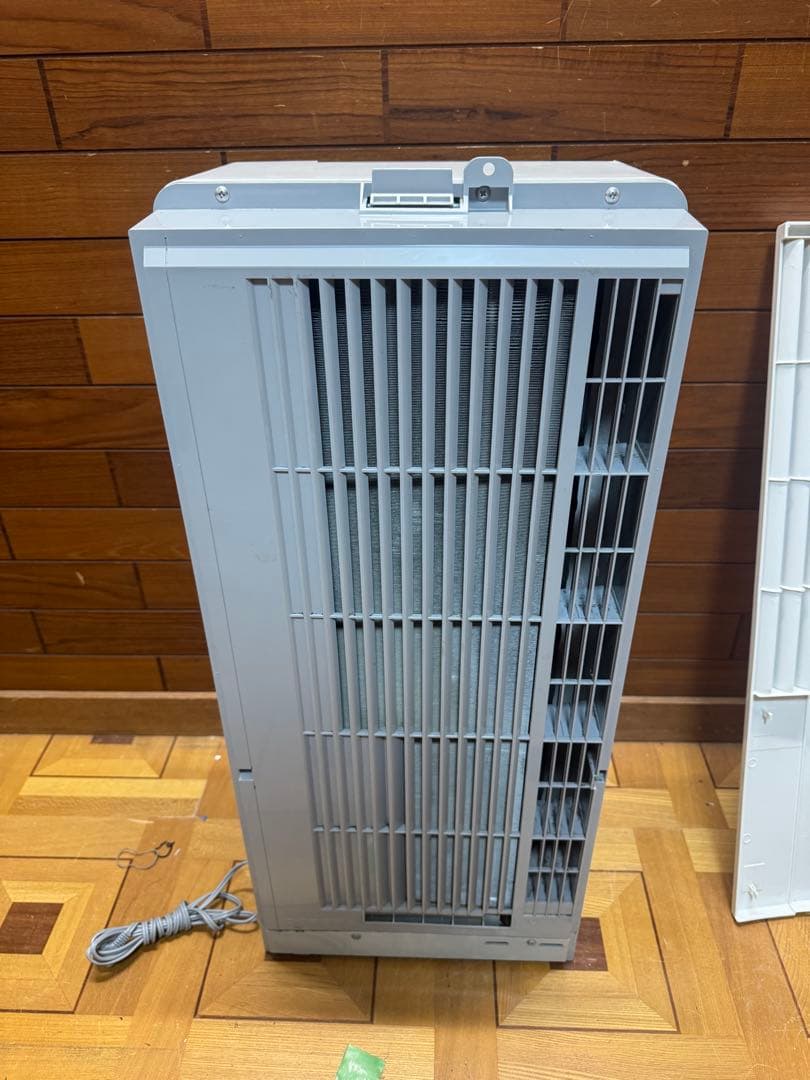 2022年製 コロナルームエアコンウインド形冷暖房　CW-1622R