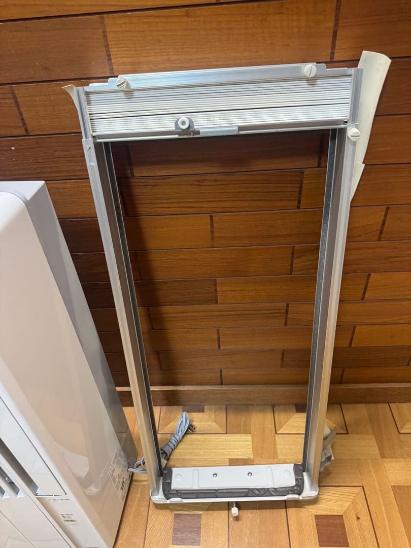 2022年製 コロナルームエアコンウインド形冷暖房　CW-1622R