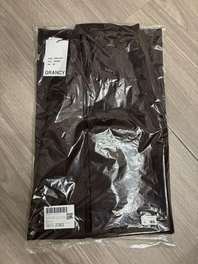 GRANCY ピアスデザインタックスラックス ブラウン　Mサイズ