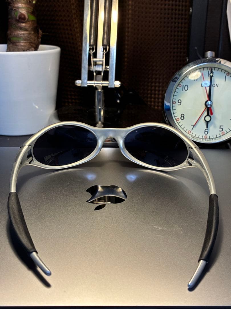 Oakley 00sスポーツサングラス シルバー/ブラック