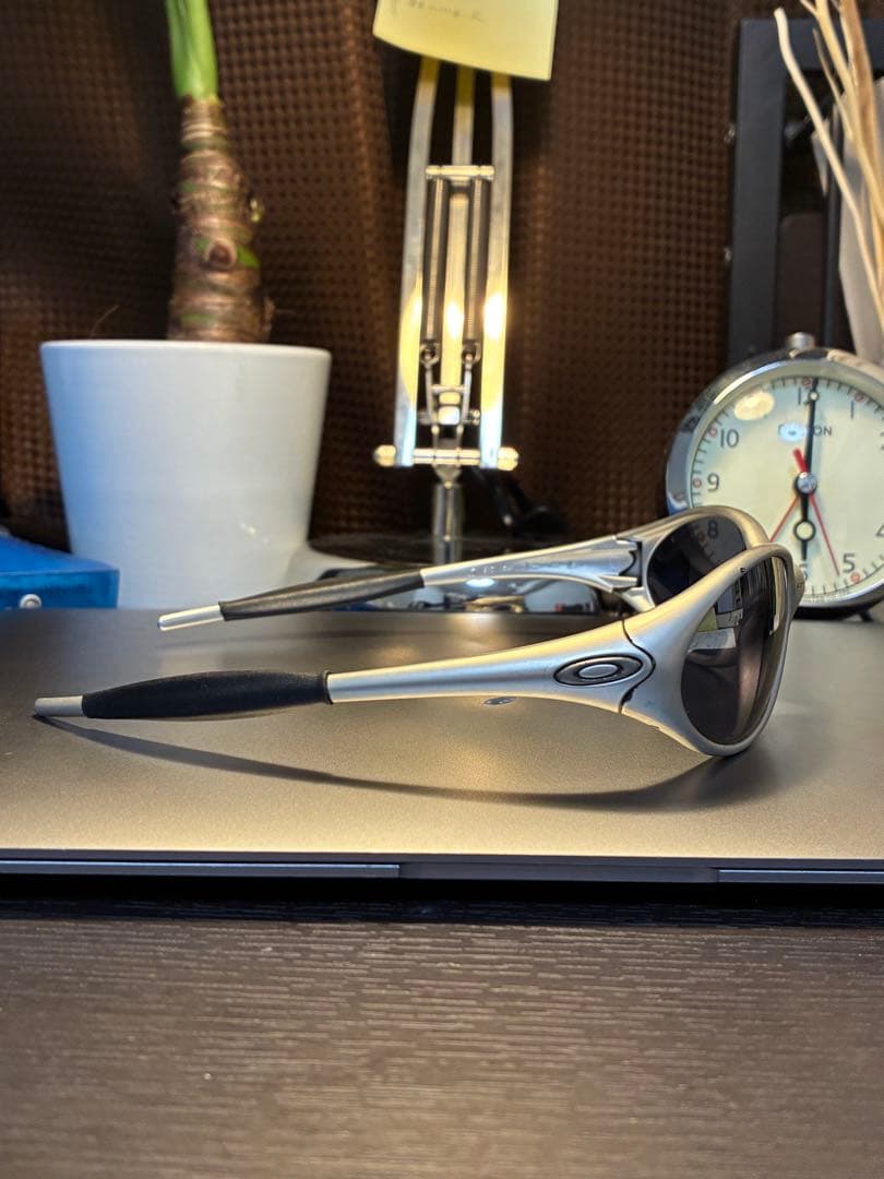 Oakley 00sスポーツサングラス シルバー/ブラック