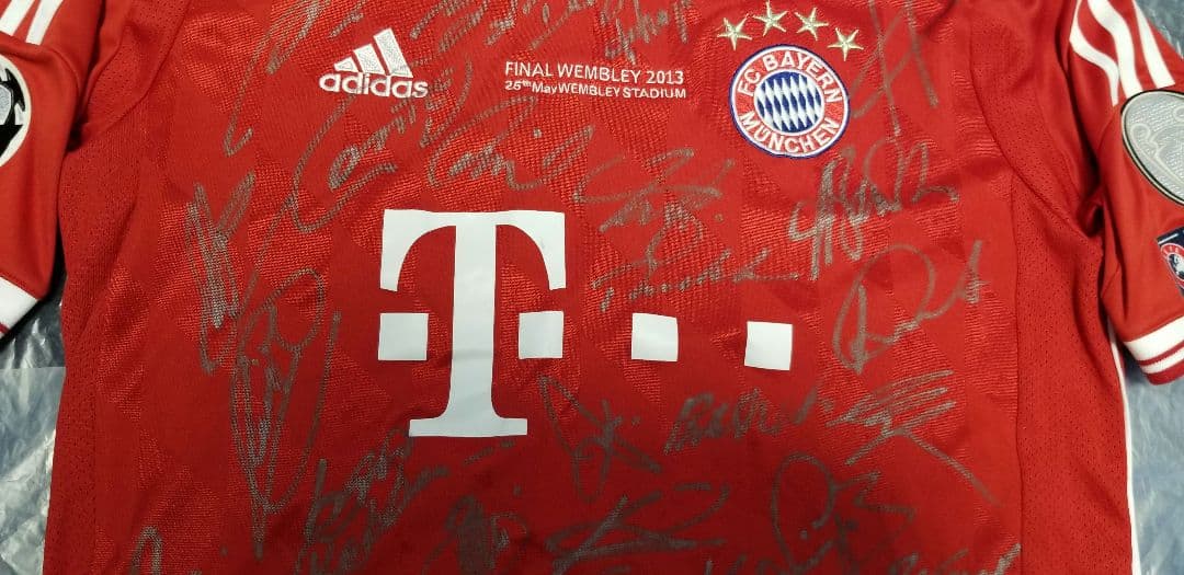 ノイアー　ラーム　ミュラー　リベリー　ロッベン　マリオゴメス　直筆サイン　サイン