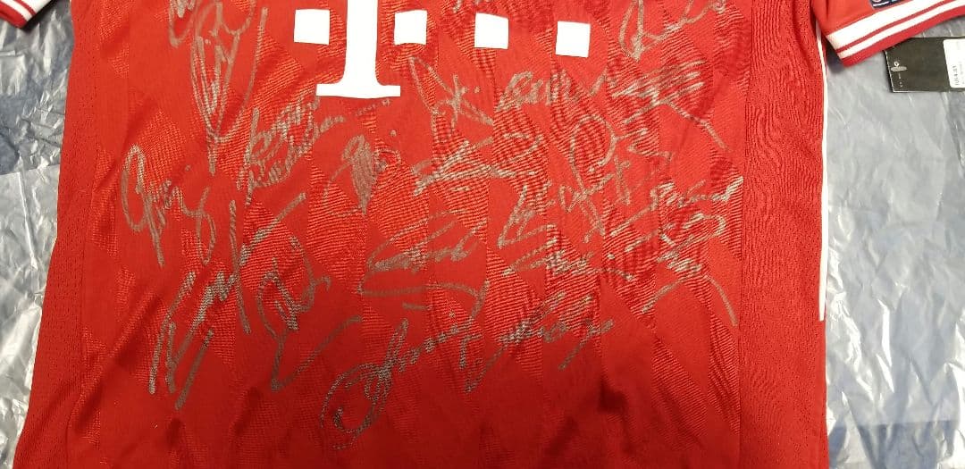 ノイアー　ラーム　ミュラー　リベリー　ロッベン　マリオゴメス　直筆サイン　サイン