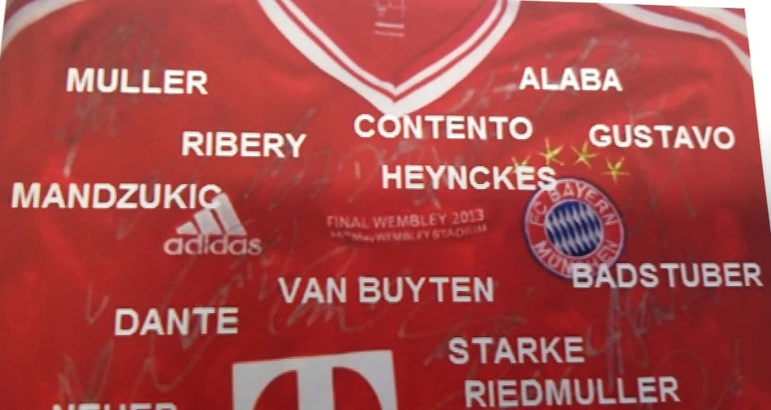 ノイアー　ラーム　ミュラー　リベリー　ロッベン　マリオゴメス　直筆サイン　サイン