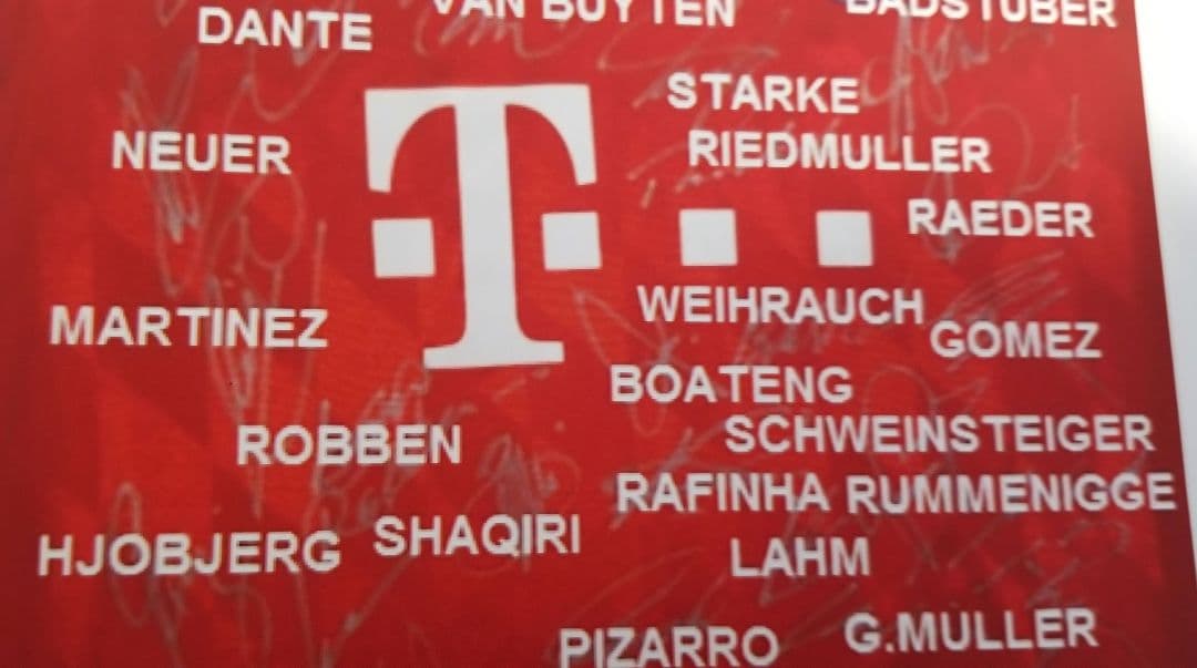 ノイアー　ラーム　ミュラー　リベリー　ロッベン　マリオゴメス　直筆サイン　サイン