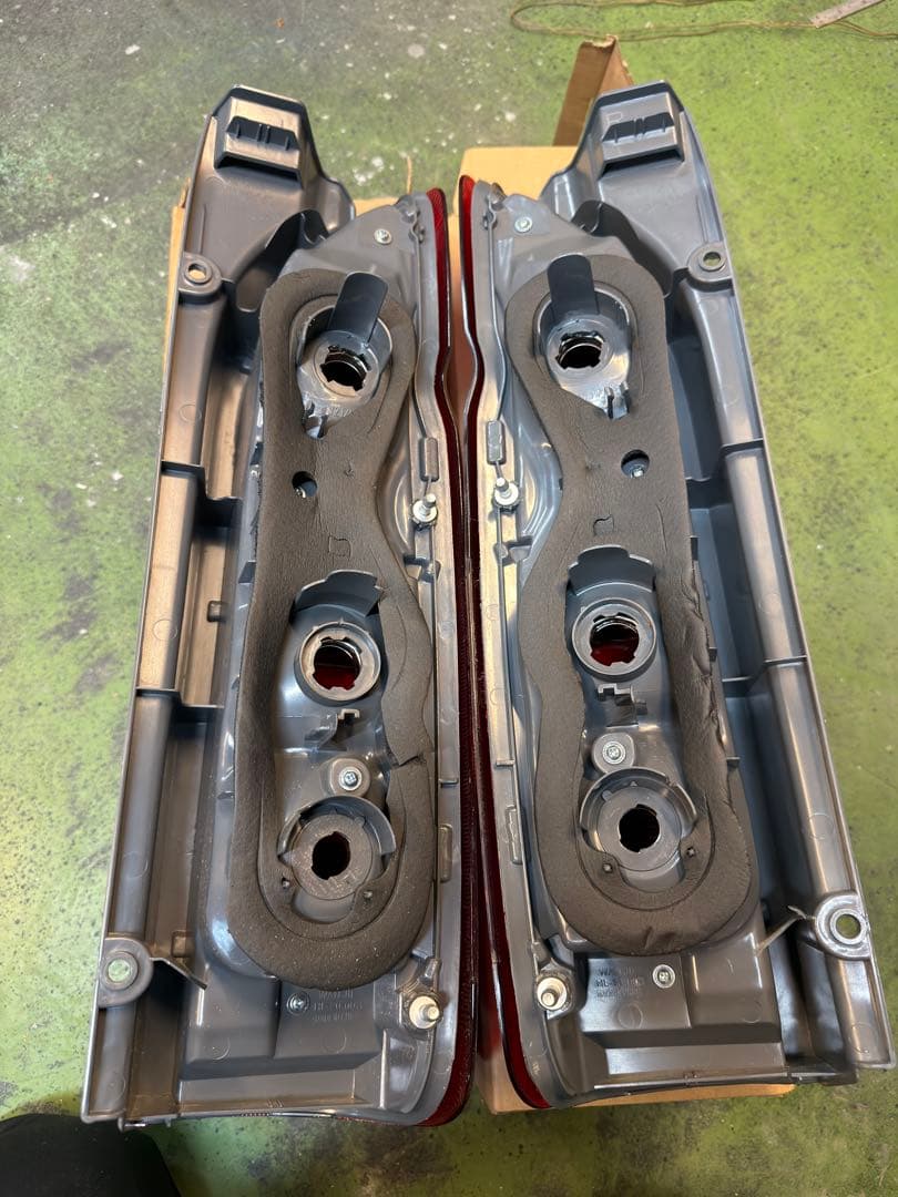 ゼロハウス　フルレッドテール　ハイエース　最終値下げ