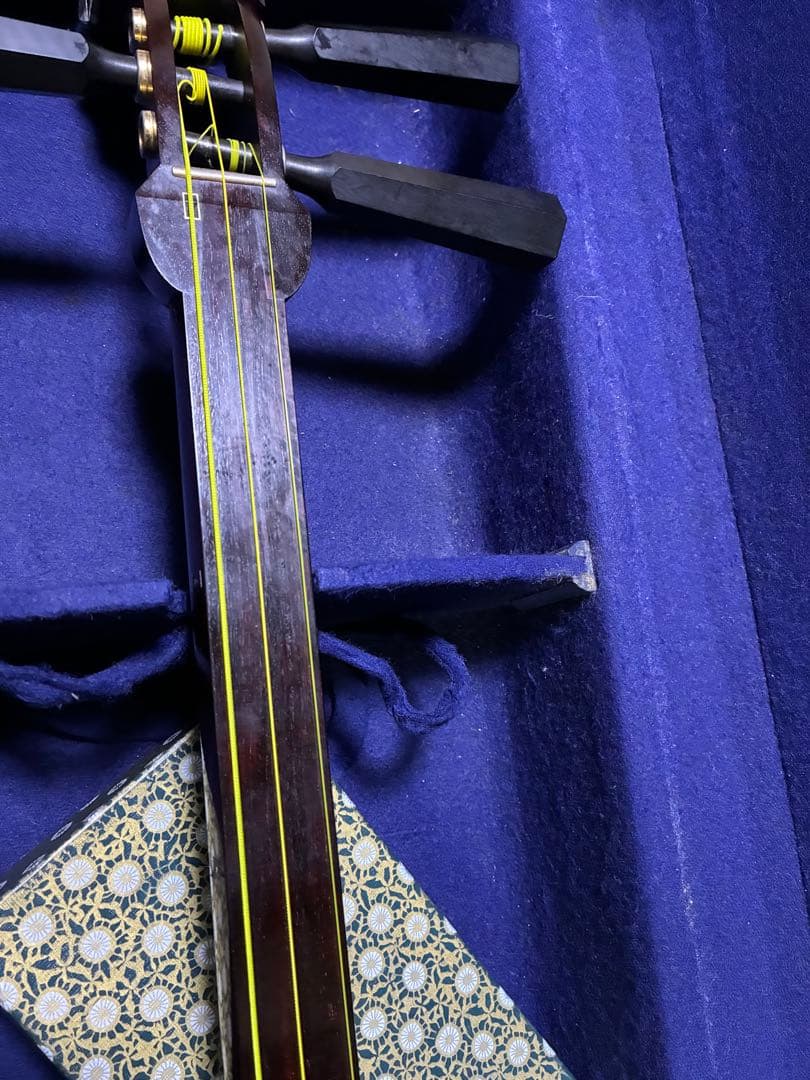 津軽三味線！沈みトチ入り紅木！