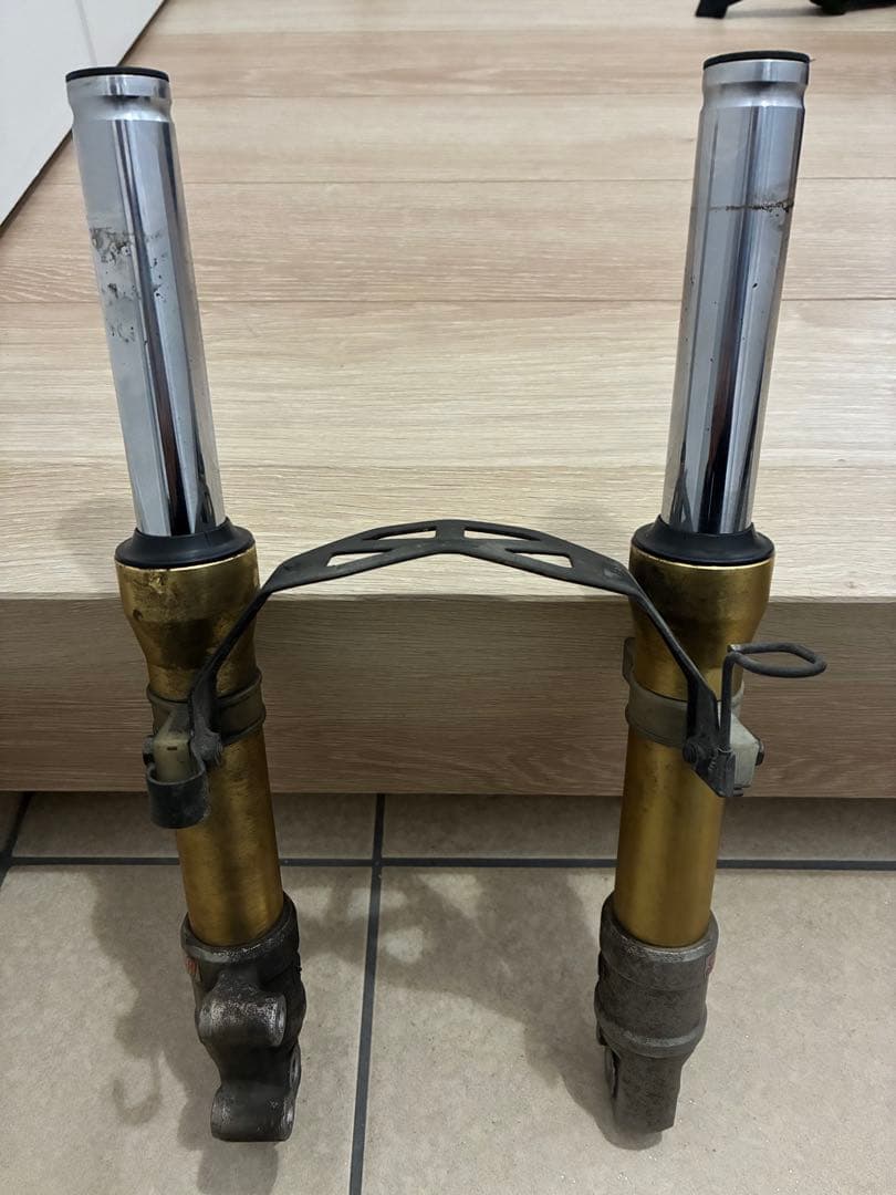 スズキ　ZZ フロントショック　中古　CA1PB SHOWA レア