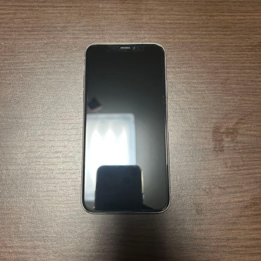 B*2様 iPhoneシルバー 中古品 SIMフリー