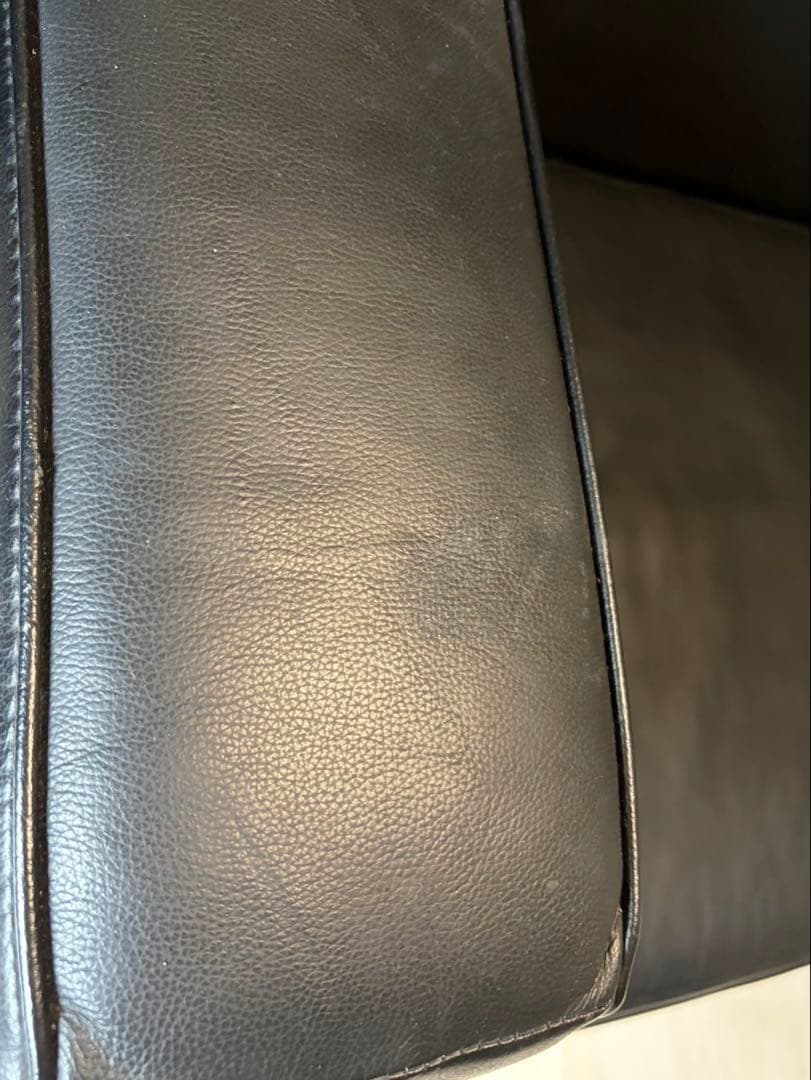 ルコルビジェデザインの黒いソファ