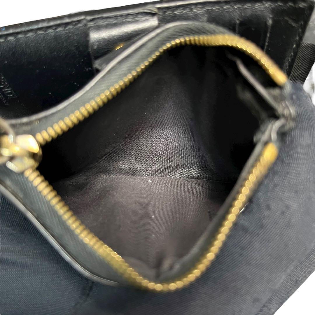 希少✨フェンディ 二つ折り財布 ロゴ 型押し レザー ブラック 黒