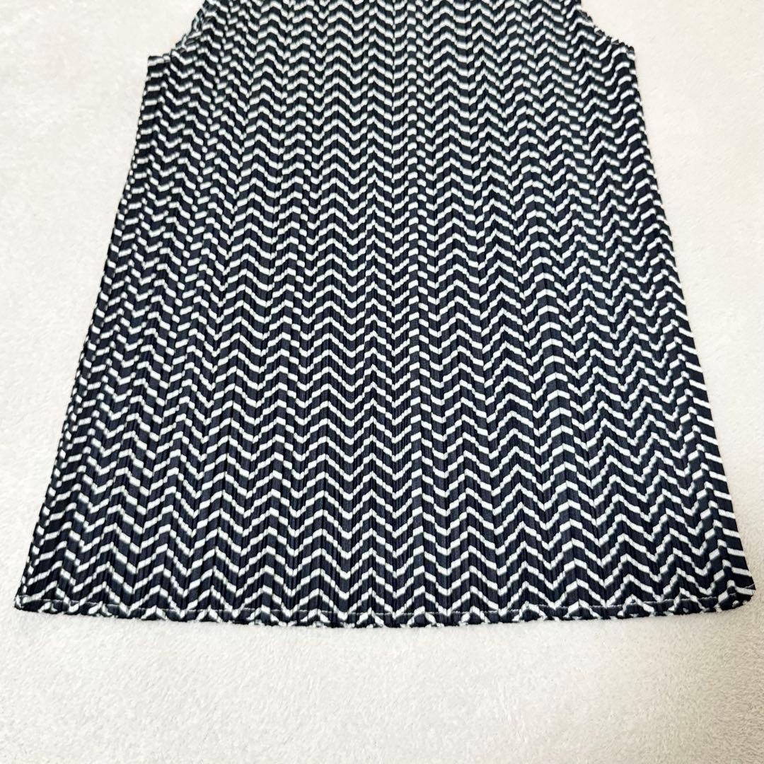 極美品✨PLEATS PLEASE プリーツ　ノースリーブ　ゼブラ　白色　黒色