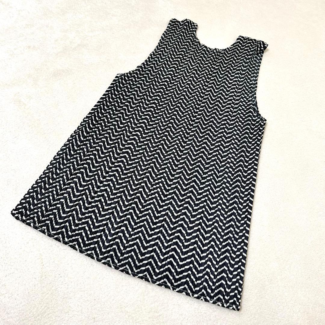 極美品✨PLEATS PLEASE プリーツ　ノースリーブ　ゼブラ　白色　黒色