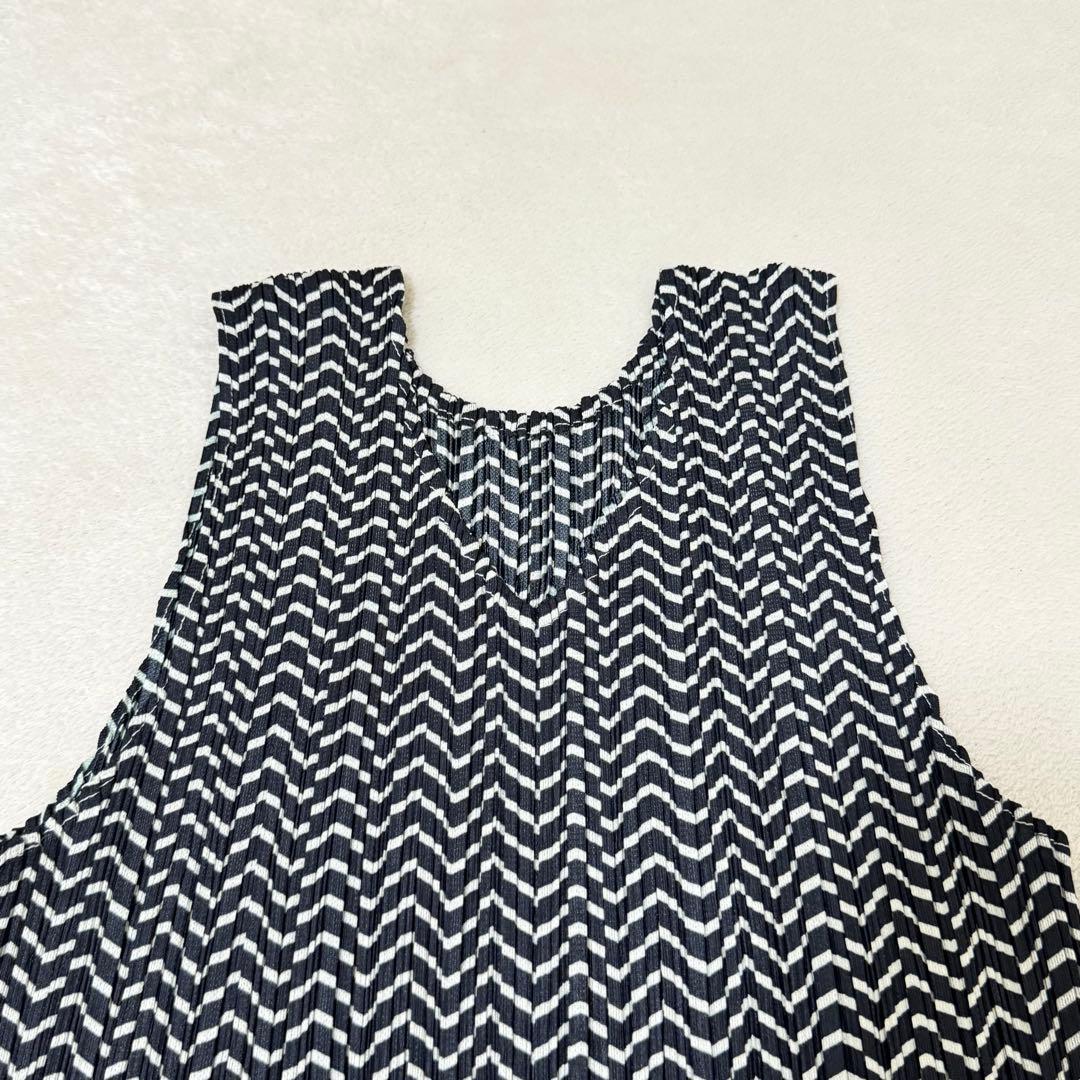極美品✨PLEATS PLEASE プリーツ　ノースリーブ　ゼブラ　白色　黒色