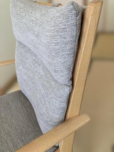 4.ソファのような座り心地(ニトリ C-27肘付き2脚+肘なし２脚）4脚セット