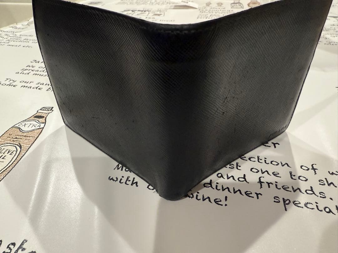 PRADA サフィアーノ 二つ折り財布　メンズ黒色